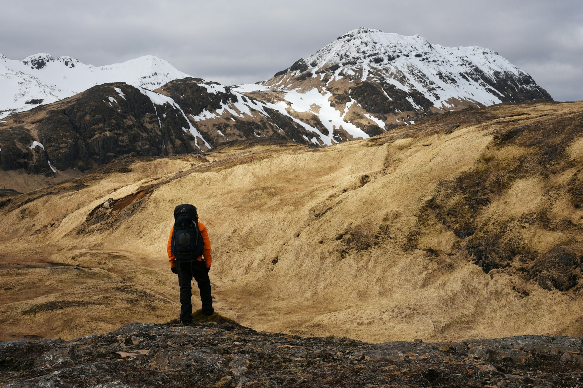 Hiking_in_Alaska_remote_wilderness_snowy_mountains_backpacker_scenic_trail_nature_exploration